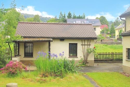 Garage mit Schuppen und Terrasse - 