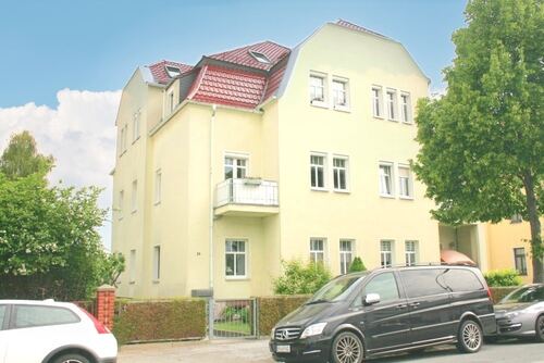 Straßenansicht links - 