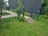 Abgrenzung zwischen Hof und Gartenbereich - 