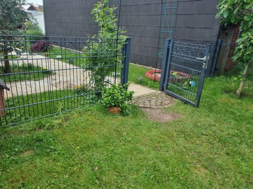 Abgrenzung zwischen Hof und Gartenbereich - 