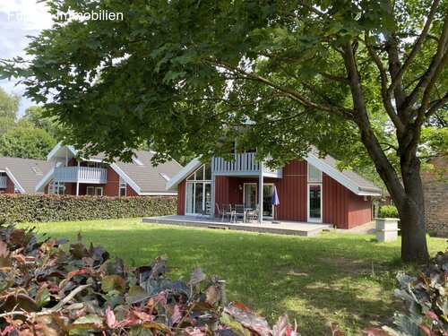 Grundstück und Hausansicht Westseite - 3 Zimmer Einfamilienhaus in Mirow