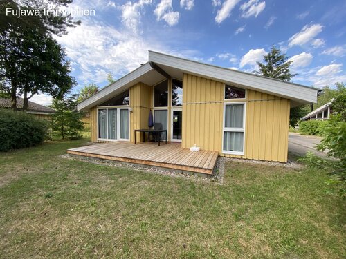 Ansicht Haus Terrasse und Garten (Südseite) - 3 Zimmer Ferienhaus in Mirow