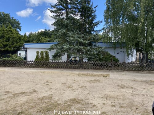 Haus Ansicht von der Straße - 8 Zimmer Ferienhaus zum Kaufen in Schwarz