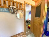 Praktischer Flurbereich mit Garderobe - 