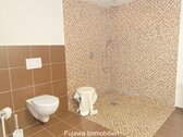 Bad im EG mit ebenerdiger Dusche - 
