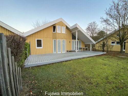 Haus mit riesiger Sonnenterrasse und Garten - 4 Zimmer Doppelhaushälfte in Mirow
