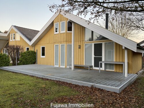 große Terrasse aus langlebigem und pflegeleichten WPC - Doppelhaushälfte mit 81,00 m&sup2; in Mirow zum Kaufen