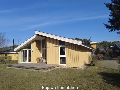 Ansicht Terrasse Garten und Stellplatz (Süd-Ost) - 3 Zimmer Einfamilienhaus zum Kaufen in Mirow