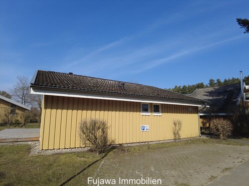 Seitenansicht mit Stellplatz - 