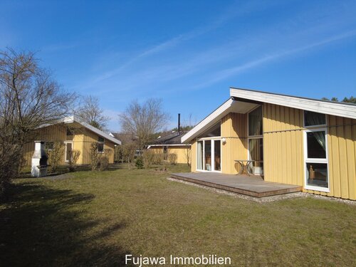 sonniger Garten mit Grillkamin - 3 Zimmer Einfamilienhaus in Mirow