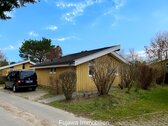 Ansicht Straßenseite und Eingang - 