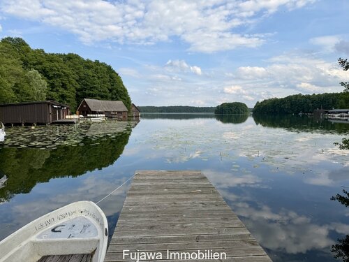  Bootssteg in der Siedlung mit direktem Seezugang und malerischer Wasserlage - 