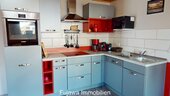 moderne Küche mit Einbaugeräten - 