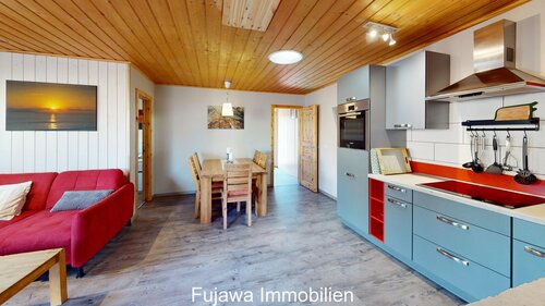 Wohn- und Esszimmer mit offener Küche - 