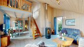 Wohn- und Esszimmer und Treppe zur Galerie im DG - 