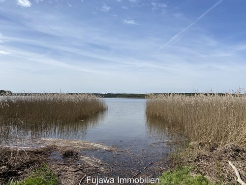 kleiner Seezugang neben der Ferienanlage am Useriner See - 