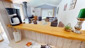 Blick von der Kueche zum Wohnraum - 