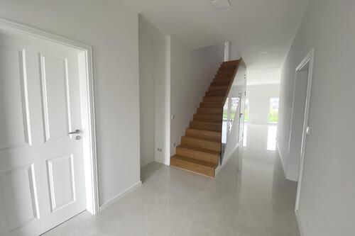 Flur unten - 5 Zimmer Doppelhaushälfte zum Kaufen in Ennigerloh