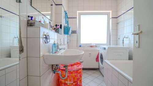 Badezimmer 1. OG. - 