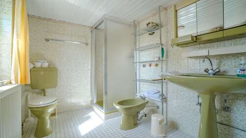 Badezimmer 1. OG. - 