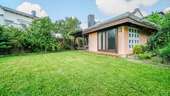 Blick auf das Gartenhaus - 