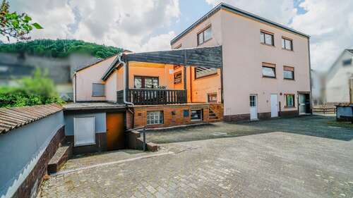 Außenansicht - 11 Zimmer Mehrfamilienhaus, Wohnhaus in Herborn