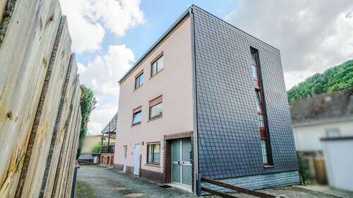 Außenansicht - Kapitalanlage: Wohn - und Gewerbeobjekt mit 5 Einheiten in Herborn OT