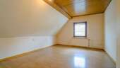 Schlafzimmer DG. - 