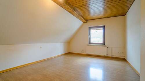 Schlafzimmer DG. - 