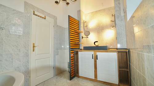 Badezimmer 1. OG. - 