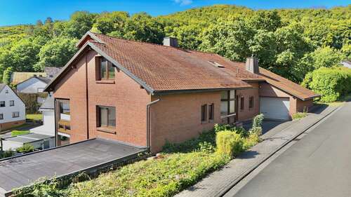 Nordansicht - 9 Zimmer Einfamilienhaus zum Kaufen in Breitscheid