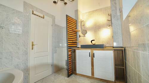 Badezimmer 1. OG. - 