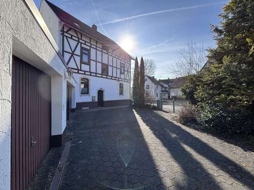Zentral gelegen - 7 Zimmer Einfamilienhaus zum Kaufen in Werdorf