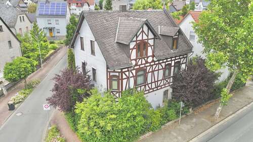 Ansicht von der Straße - Familien aufgepasst: Einfamilienhaus mit Garten in Aßlar OT