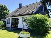 Straßenansicht - Ruhig, grün und gemütlich: Ihr neues Eigenheim mit Garten