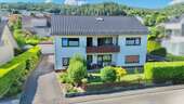 Titelbild - Einfamilienhaus mit ELW in Herborn OT mit Garten, Terrasse und Garage