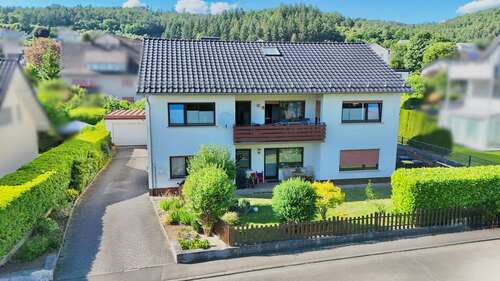 Titelbild - Einfamilienhaus mit ELW in Herborn OT mit Garten, Terrasse und Garage