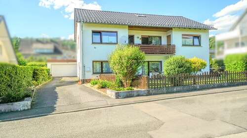 Ansicht von der Straße - 11 Zimmer Einfamilienhaus zum Kaufen in Herborn