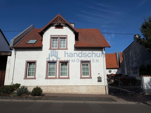 Vorderansicht - ehemaliges Hofgut in Gau-Odernheim zu verkaufen.