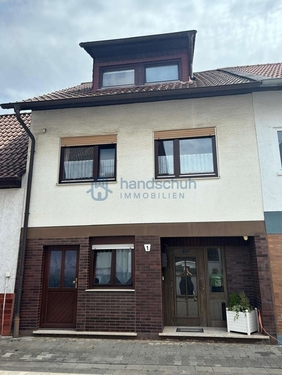 Vorderansicht - gepflegtes Reihenmittelhaus in Wöllstein