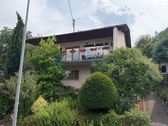 Vorderansicht - freistehendes Einfamilienhaus mit Ausblick in Guldental