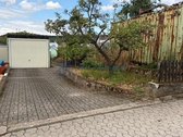 Grundstück mit Garage - 