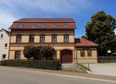 Ansicht - Schönes Mehrfamilienhaus-Sanierungsobjekt mit Garten, Brunnen, Stellplätzen