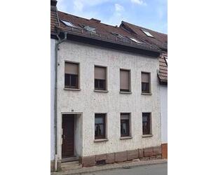 ruhig gelegenes Dreifamilienhaus mit Garagen , teilw. freiwerdend - Kahla