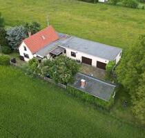 Sommeridyll: abseits gelegenes Einfamilienhaus mit großem Grundstück - Großeutersdorf