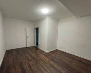 Helle renovierte Dachgeschoss 5 Zimmer Wohnung in Bochum Wattenscheid mit guter Anbindung