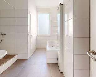 Großzügige 3,5-Zimmer-Eigentumswohnung mit Dachterrassen-Zugang und 2 Stellplätzen in HammHerringen