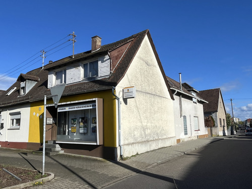 Südwestansicht-Haus-Nbengebäude-Scheune.jpg - 5 Zimmer Einfamilienhaus zum Kaufen in Karlsruhe