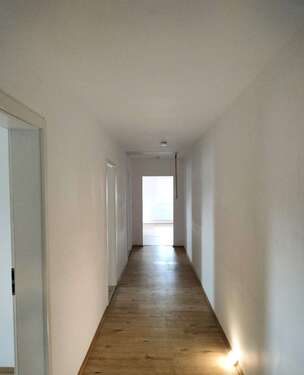 Flur - 3,5-Zimmer-Dachgeschosswohnung in HammHerringen – Vermietet und top-modernisiert