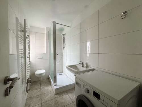 DG - Badzimmer 1 - Großzügige, renovierte 5-Zimmer-Dachgeschosswohnung in Bochum-Wattenscheid – perfekt für Familien